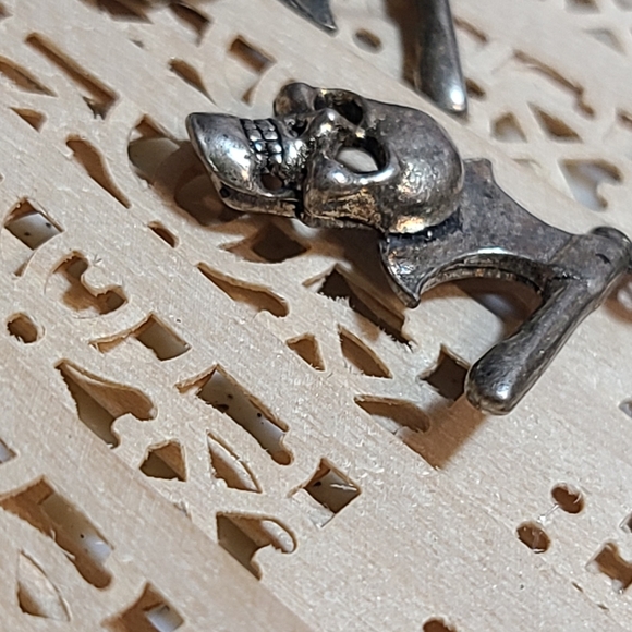 Skull Earrings for sale - Picture 4 of 11